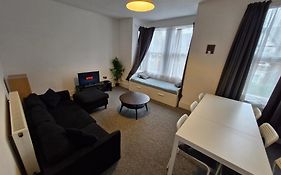 Lovely 3 Bedroom Serviced Apartment In Leytonstone