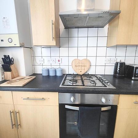 Lovely 3 Bedroom Serviced Apartment In Leytonstone London Exterior foto