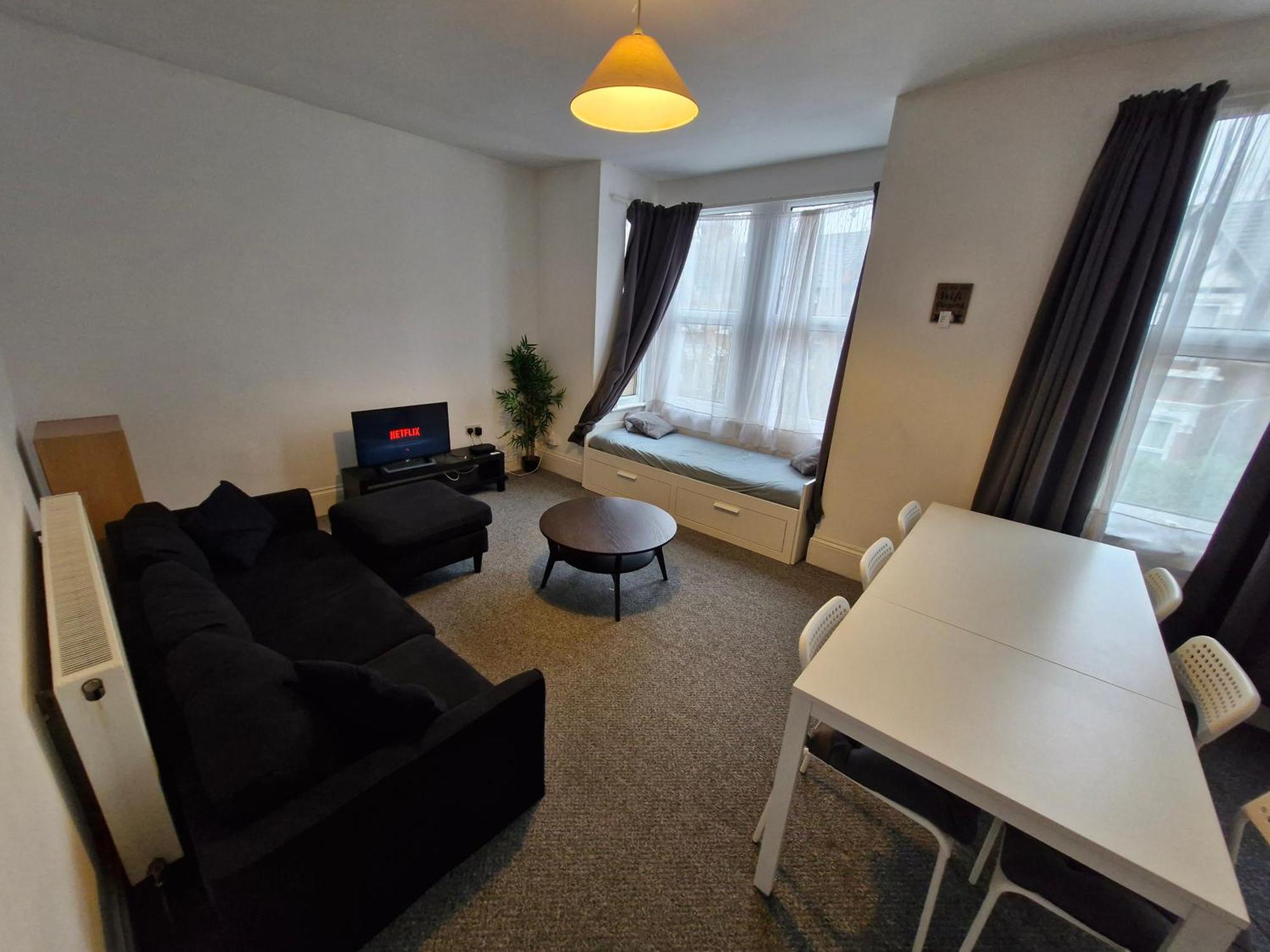 Lovely 3 Bedroom Serviced Apartment In Leytonstone London Exterior foto